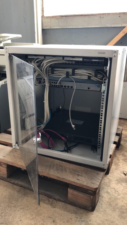 Armadio rack Bticino con switch HP
