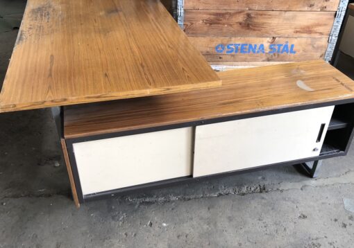 Scrivania in legno con cassetti e ripiani - immagine 2
